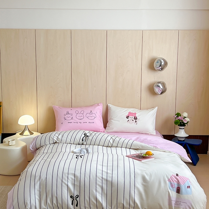 91家纺网 家纺一手货源 找家纺 2024新款40S设计师款全棉大版趣味印花系列四件套 可爱小屋