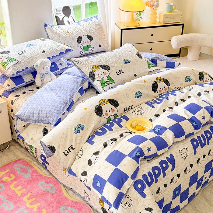 91家纺网 家纺一手货源 找家纺 美达家纺 2025新款A类全棉夹棉洛丽塔系列双面全棉榻榻米床盖四件套 欢喜狗狗