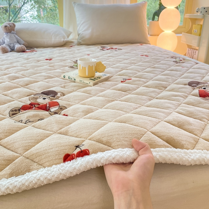 91家纺网 家纺一手货源 找家纺 正邦家纺 2024新款牛奶绒床垫小清新加厚床褥保暖宽包边可机洗床护垫床褥 小呆熊