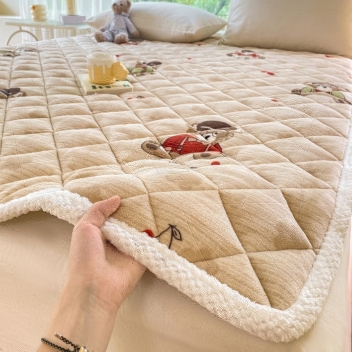 91家纺网 家纺一手货源 找家纺 正邦家纺 2024新款牛奶绒床垫小清新加厚床褥保暖宽包边可机洗床护垫床褥 小呆熊