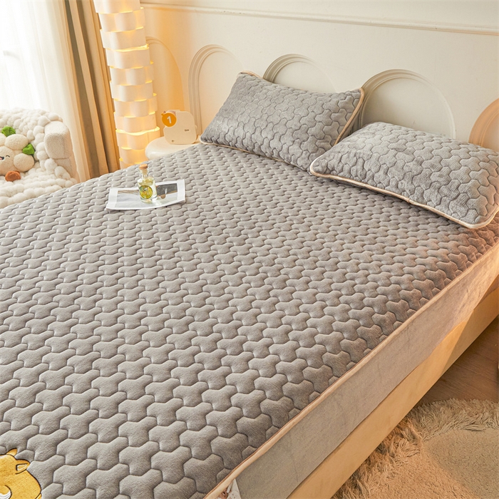 91家纺网 家纺一手货源 找家纺 2024新款A类牛奶绒刺绣夹棉床笠-小柯基 小柯基-星辰灰