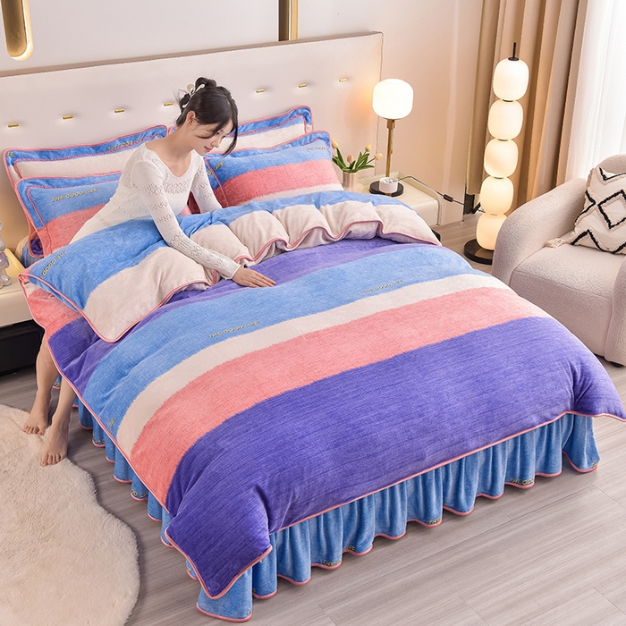 91家纺网 家纺一手货源 找家纺 晚静家纺 2024新款8.5斤牛奶绒金貂法莱绒床裙款保暖绒四件套 彩色条纹