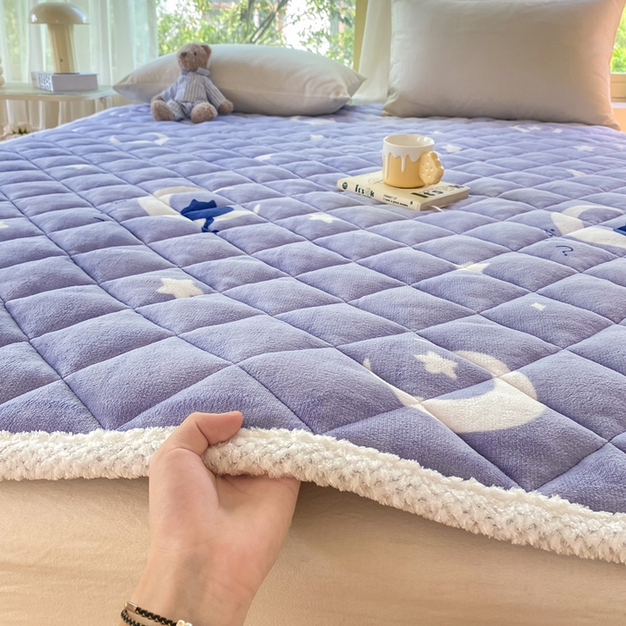 91家纺网 家纺一手货源 找家纺 正邦家纺 2024新款牛奶绒床垫小清新加厚床褥保暖宽包边可机洗床护垫床褥 星夜猫