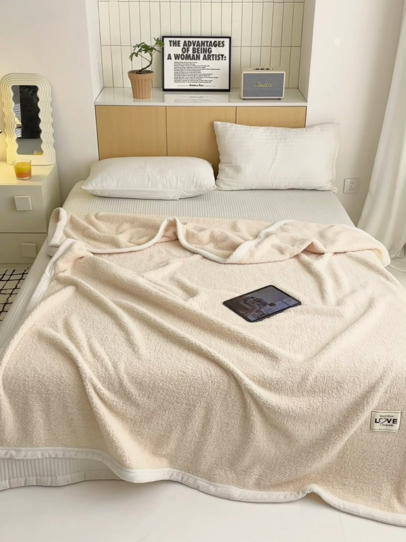 91家纺网 家纺一手货源 找家纺 沐棉 2024新款牛奶绒菠萝格包边羊羔绒泰迪绒毛毯-静物图 奶茶色