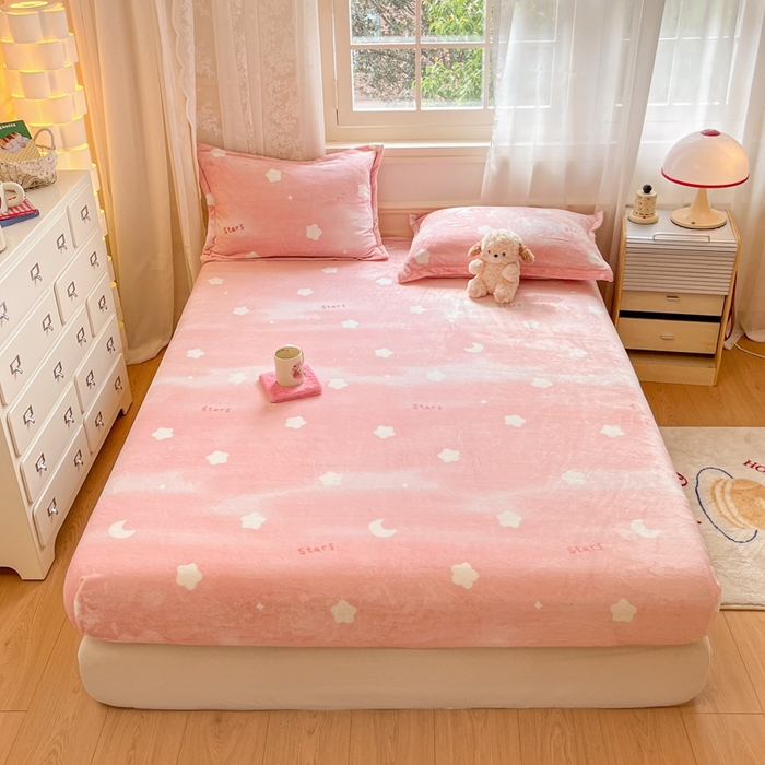 91家纺网 家纺一手货源 找家纺 川悦生活 2024新款加厚牛奶绒印花单床笠 床笠暖星星