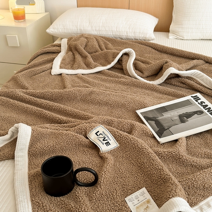 91家纺网 家纺一手货源 找家纺 沐棉 2024新款牛奶绒菠萝格包边羊羔绒泰迪绒毛毯-静物图 简约咖