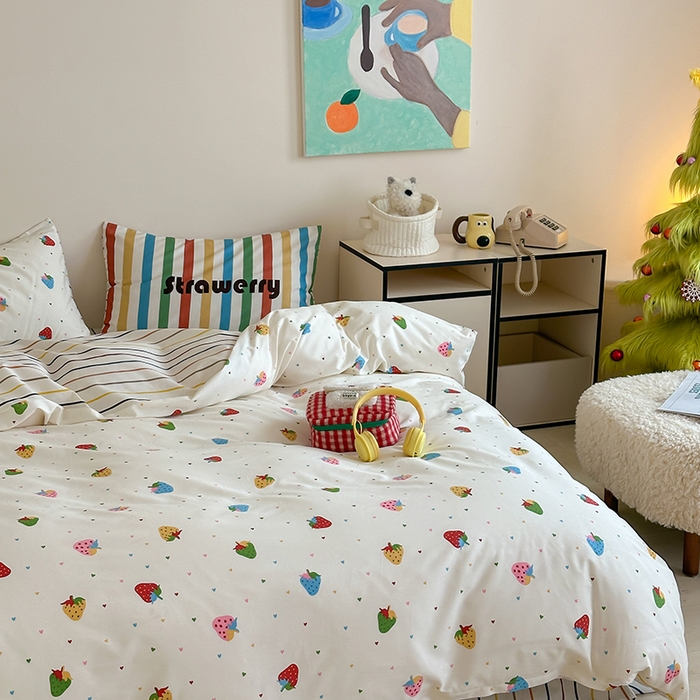 91家纺网 家纺一手货源 找家纺 2024新款40支13372全棉数码大版趣味系列四件套 草莓派