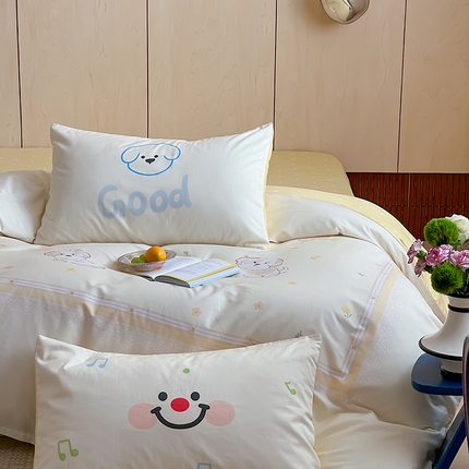 91家纺网 家纺一手货源 找家纺 2024新款40S设计师款全棉大版趣味印花系列四件套 嬉戏时光