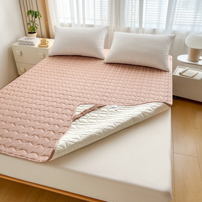 91家纺网 家纺一手货源 找家纺 2024新款40支全棉夹棉床垫 浅粉