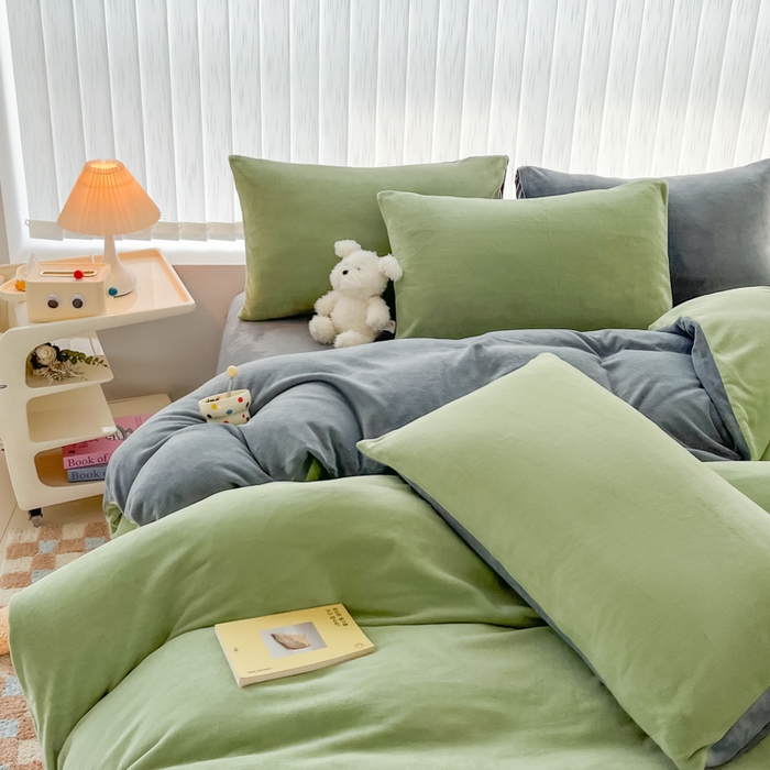 91家纺网 家纺一手货源 找家纺 言熙居 2024新款纯色双拼30克8一9斤牛奶绒四件套 深绿拼浅灰