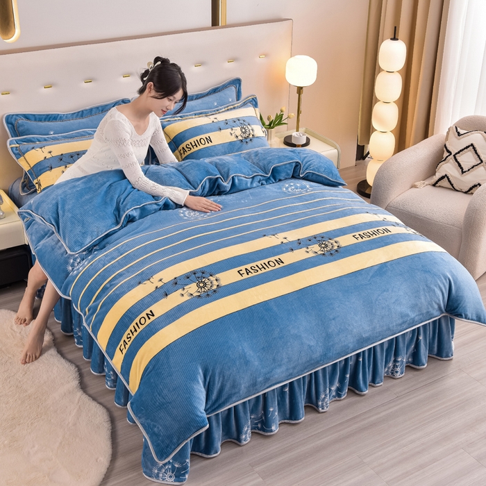 91家纺网 家纺一手货源 找家纺 晚静家纺 2024新款8.5斤牛奶绒金貂法莱绒床裙款保暖绒四件套 蓝色蒲公英