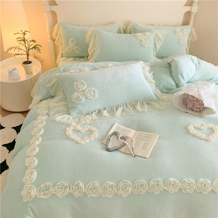 91家纺网 家纺一手货源 找家纺 富盛家纺 2024新款牛奶绒盘花刺绣四件套-玫瑰花园 玫瑰花园-绿