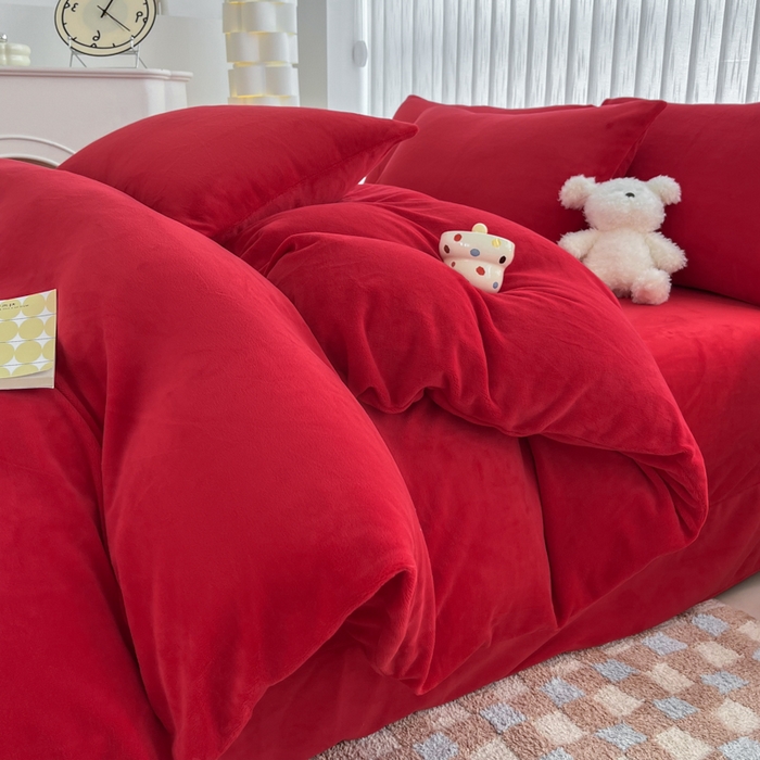 91家纺网 家纺一手货源 找家纺 言熙居 2024新款纯色双拼30克8一9斤牛奶绒四件套 亮红