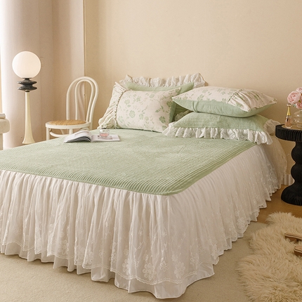 91家纺网 家纺一手货源 找家纺 （总）胜权家纺 2024秋冬新款5D雕花着色牛奶绒法式奶油风夹棉单床裙