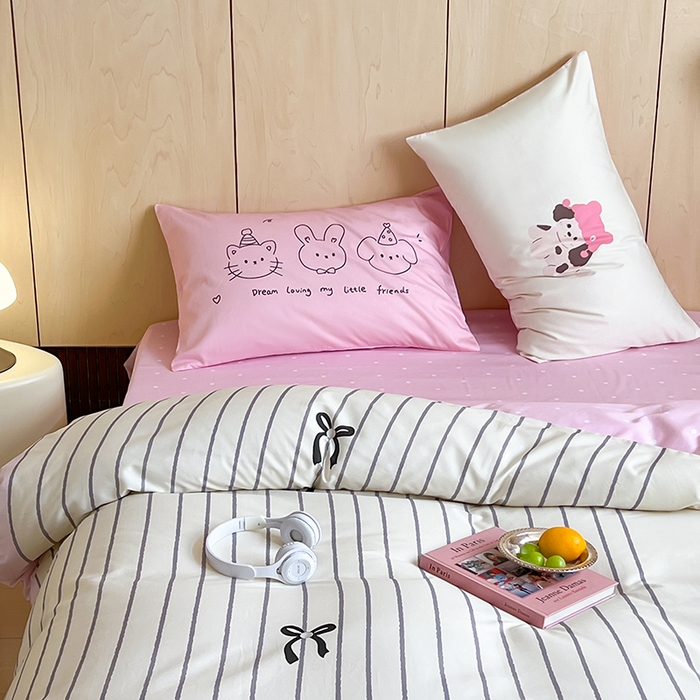 91家纺网 家纺一手货源 找家纺 2024新款40S设计师款全棉大版趣味印花系列四件套 可爱小屋