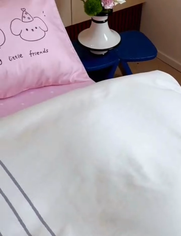 91家纺网 家纺一手货源 找家纺 2024新款40S设计师款全棉大版趣味印花系列四件套 可爱小屋