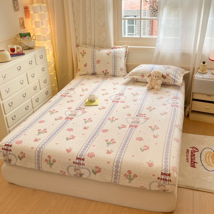 91家纺网 家纺一手货源 找家纺 川悦生活 2024新款加厚牛奶绒印花单床笠 床笠花意小兔