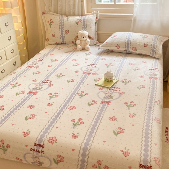 91家纺网 家纺一手货源 找家纺 川悦生活 2024新款加厚牛奶绒印花单床笠 床笠花意小兔