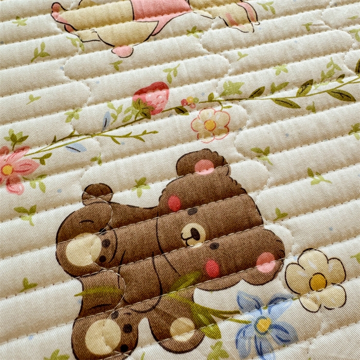 91家纺网 家纺一手货源 找家纺 2024新款全棉卡通印花宝宝绒双拼床盖床垫 兔熊宝贝