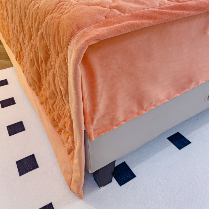 91家纺网 家纺一手货源 找家纺 优乐家纺 2025新款高克重宝宝绒夹棉床盖系列单枕套 爱丽丝-香橙橘