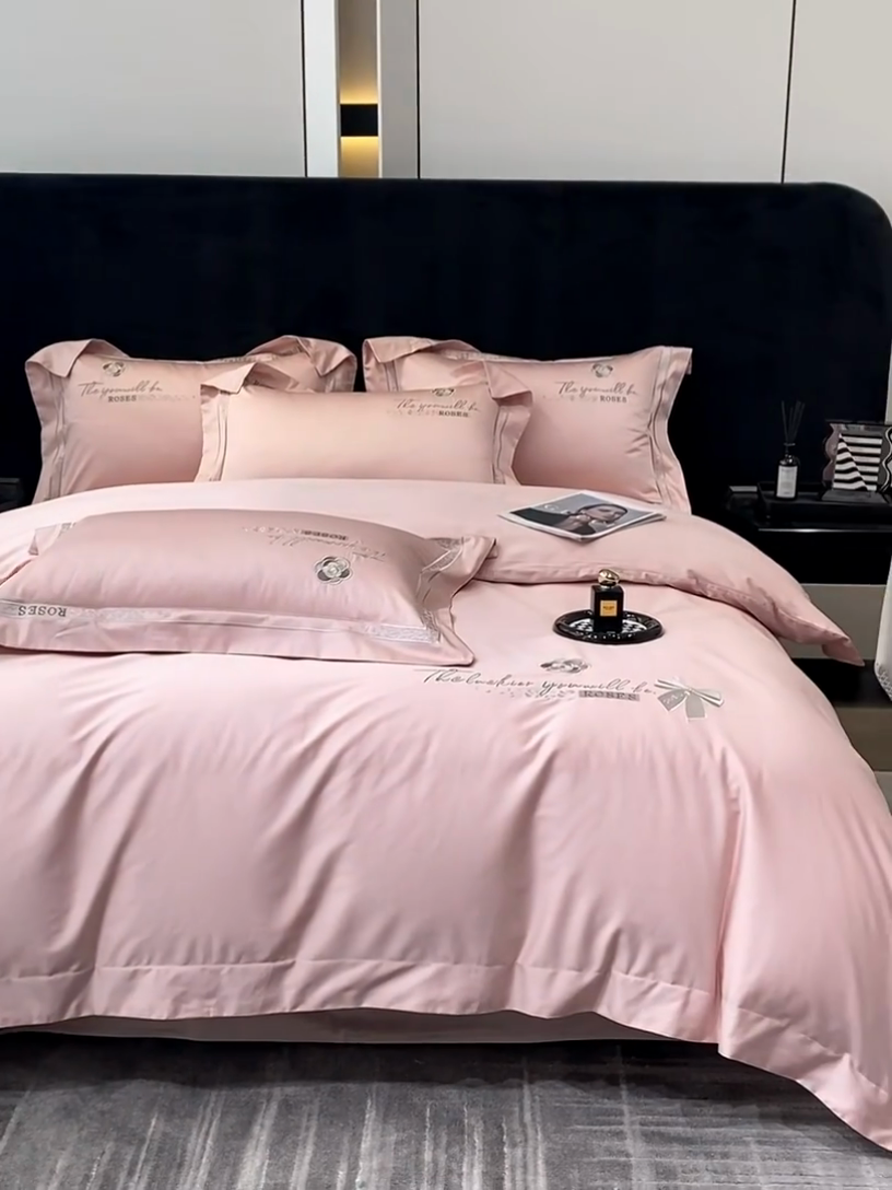 91家纺网 家纺一手货源 找家纺 绒博士 2024新款160支长绒棉四件套-巴黎之约 露娜粉