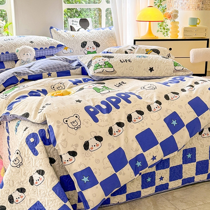 91家纺网 家纺一手货源 找家纺 美达家纺 2025新款A类全棉夹棉洛丽塔系列双面全棉榻榻米床盖四件套 欢喜狗狗