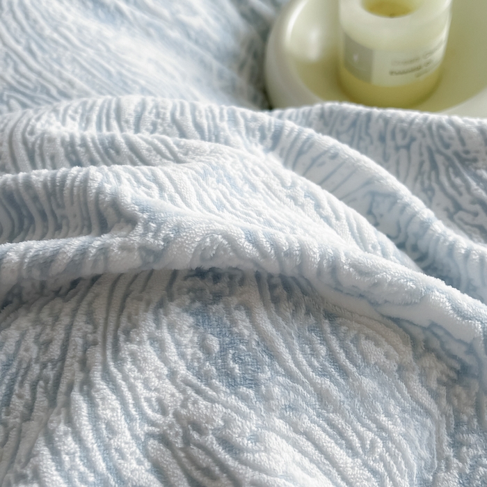91家纺网 家纺一手货源 找家纺 2024新款A类双色立体浮雕牛奶绒加厚四件套 肌理纹-月光蓝