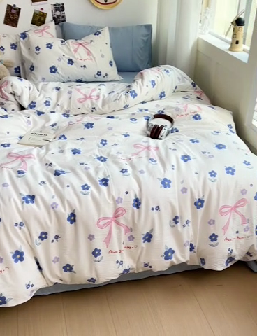 91家纺网 家纺一手货源 找家纺 星巴k家纺 2024新款A类超柔水洗棉印花四件套 甜雾于月