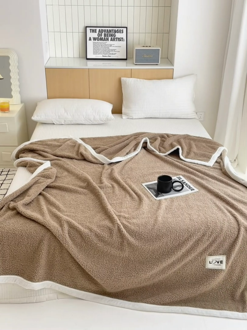 91家纺网 家纺一手货源 找家纺 沐棉 2024新款牛奶绒菠萝格包边羊羔绒泰迪绒毛毯-静物图 简约咖