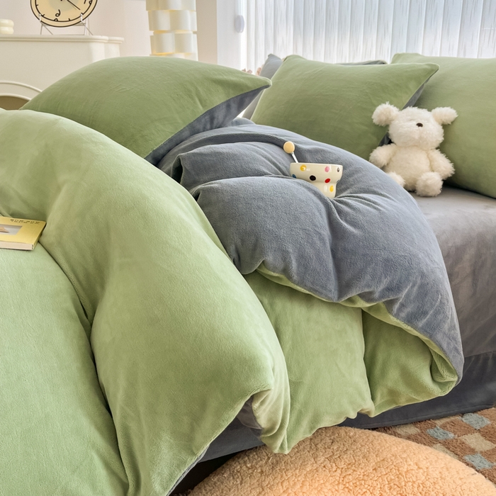 91家纺网 家纺一手货源 找家纺 言熙居 2024新款纯色双拼30克8一9斤牛奶绒四件套 深绿拼浅灰