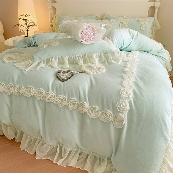 91家纺网 家纺一手货源 找家纺 富盛家纺 2024新款牛奶绒盘花刺绣四件套-玫瑰花园 玫瑰花园-绿