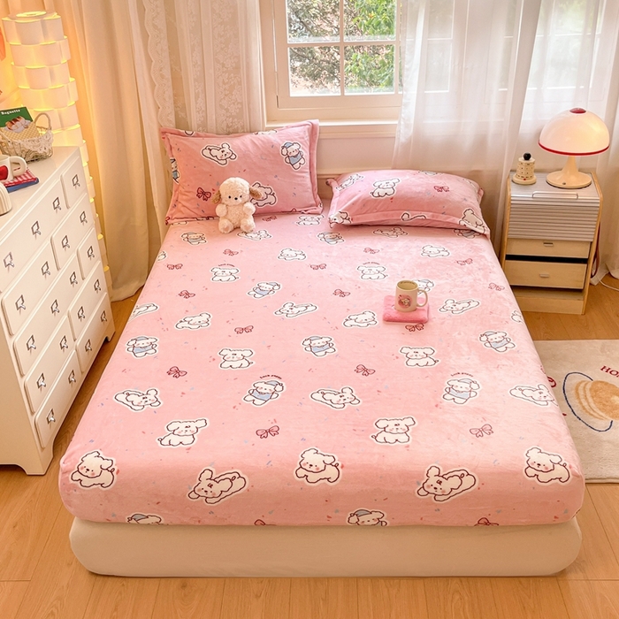 91家纺网 家纺一手货源 找家纺 川悦生活 2024新款加厚牛奶绒印花单床笠 床笠点点奶狗