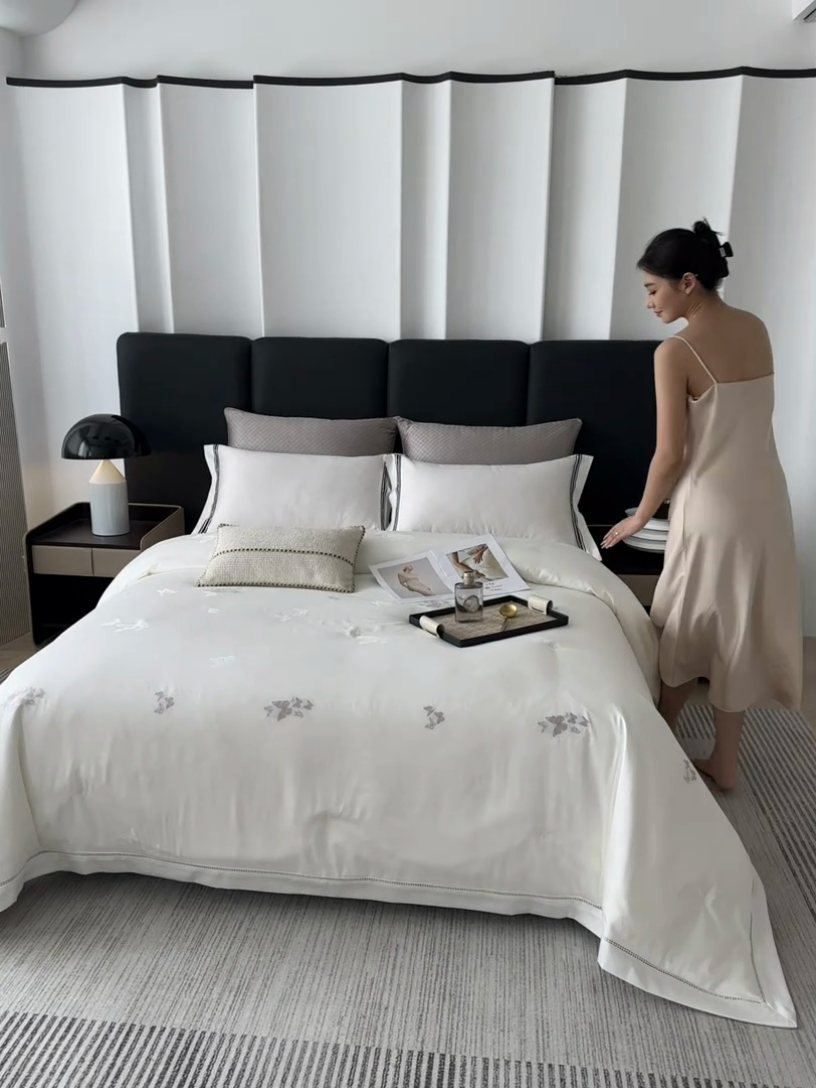 91家纺网 家纺一手货源 找家纺 雅高 海伦娜-臻品80支贡缎海伦娜大提花百分百桑蚕丝被 海伦娜白