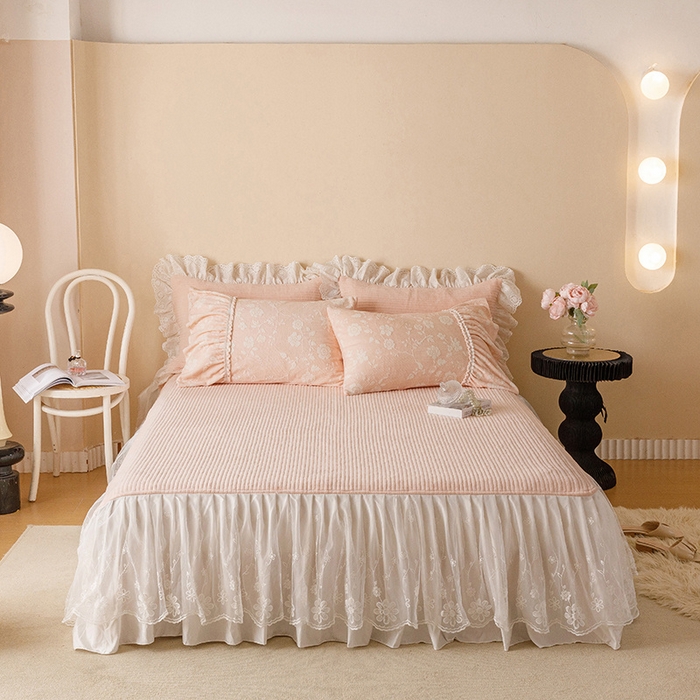 91家纺网 家纺一手货源 找家纺 胜权家纺 2024秋冬新款5D雕花着色牛奶绒法式奶油风夹棉单床裙 蜜粉