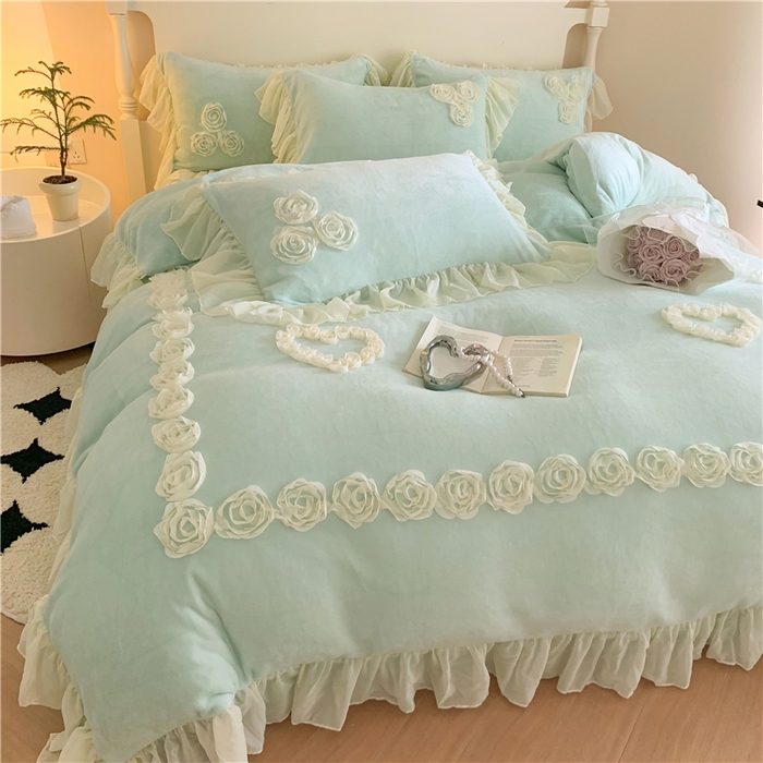 91家纺网 家纺一手货源 找家纺 富盛家纺 2024新款牛奶绒盘花刺绣四件套-玫瑰花园 玫瑰花园-绿