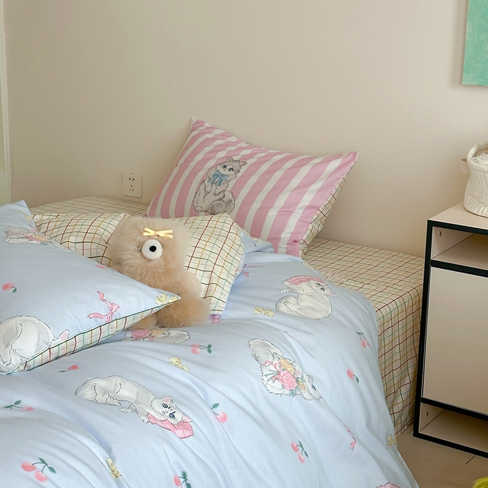 91家纺网 家纺一手货源 找家纺 2024新款40支13372全棉数码大版趣味系列四件套 猫小团