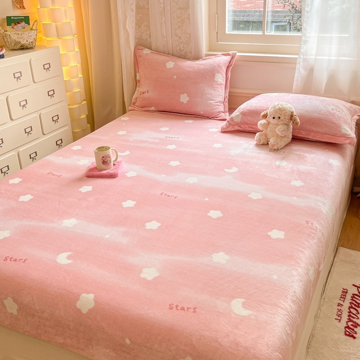 91家纺网 家纺一手货源 找家纺 川悦生活 2024新款加厚牛奶绒印花单床笠 床笠暖星星