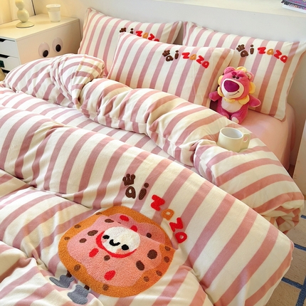 丝羽坊 2024新款A类牛奶绒毛巾绣四件套-曲奇 曲奇-粉