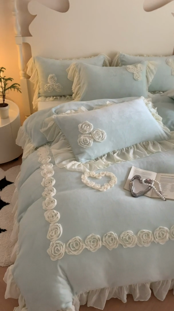 91家纺网 家纺一手货源 找家纺 富盛家纺 2024新款牛奶绒盘花刺绣四件套-玫瑰花园 玫瑰花园-绿