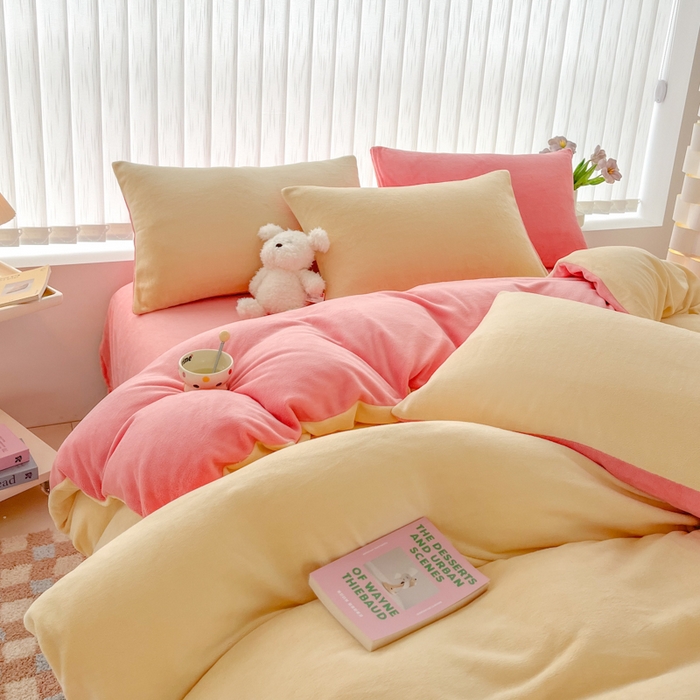 91家纺网 家纺一手货源 找家纺 言熙居 2024新款纯色双拼30克8一9斤牛奶绒四件套 奶黄拼浅粉