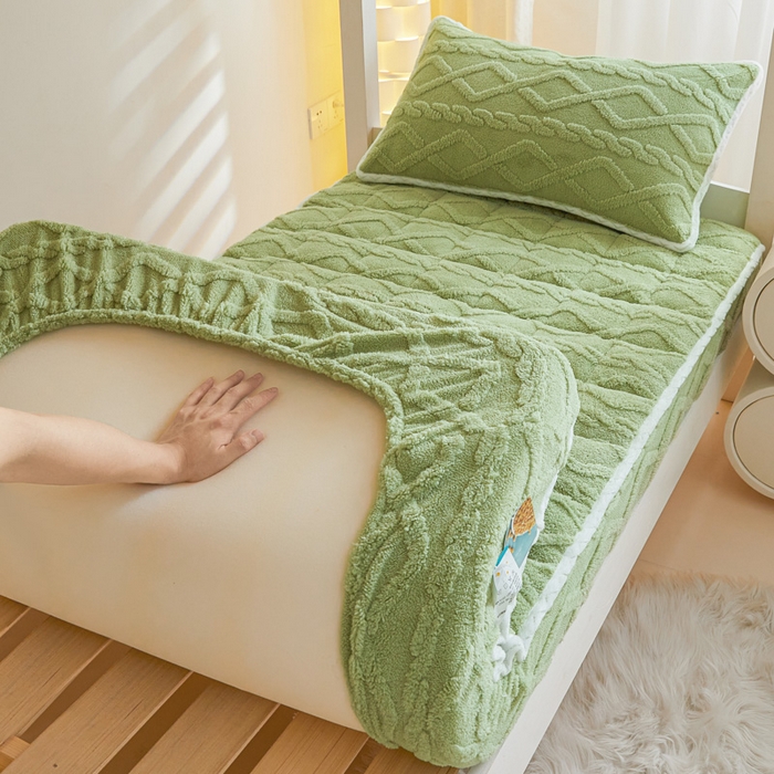 91家纺网 家纺一手货源 找家纺 2025塔芙绒加厚保暖床笠学生宿舍单人双人夹棉床笠保护套 青竹绿