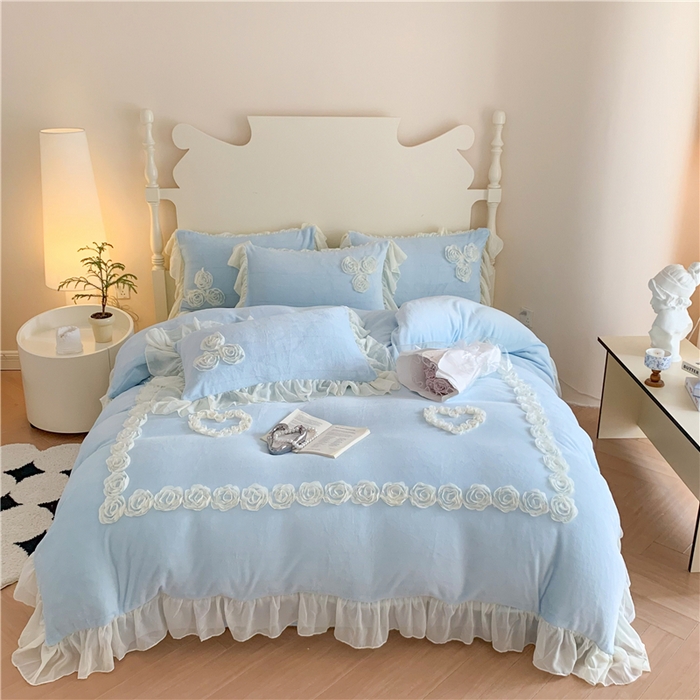 91家纺网 家纺一手货源 找家纺 富盛家纺 2024新款牛奶绒盘花刺绣四件套-玫瑰花园 玫瑰花园-蓝