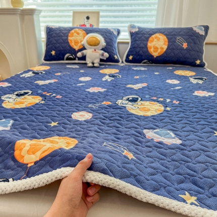 （总）孩子王 2024新款印花牛奶绒薄款床垫加厚绒保暖床护垫床笠