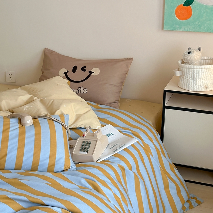 91家纺网 家纺一手货源 找家纺 2024新款40支13372全棉数码大版趣味系列四件套 卡其笑脸