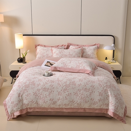 91家纺网 家纺一手货源 找家纺 迪梦姿家纺 2025新款立体雕花牛奶绒宽边四件套 花朝梦-粉