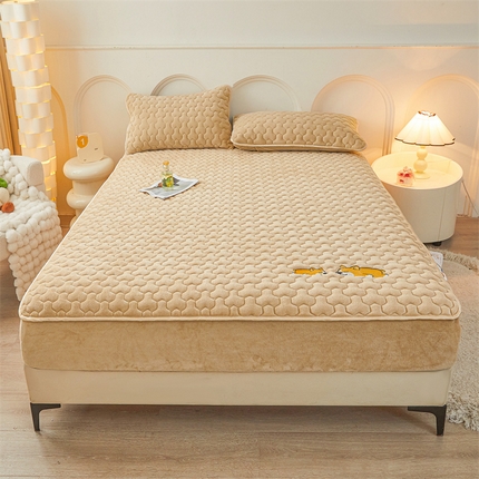 2024新款A类牛奶绒刺绣夹棉床笠-小柯基 小柯基-奶油咖