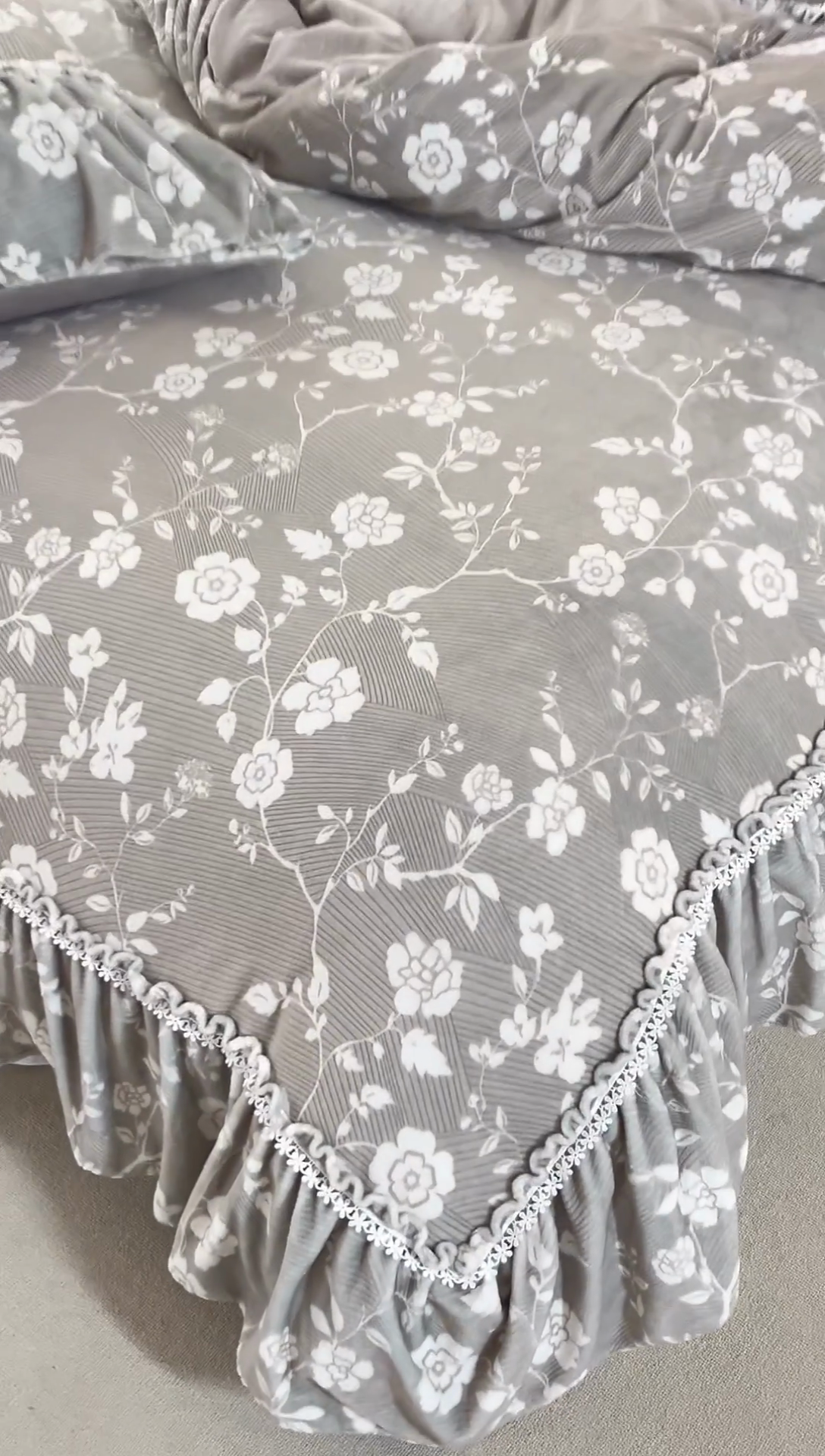 91家纺网 家纺一手货源 找家纺 （总）胜权家纺 2024秋冬新款5D雕花着色牛奶绒法式奶油风夹棉床裙四件套