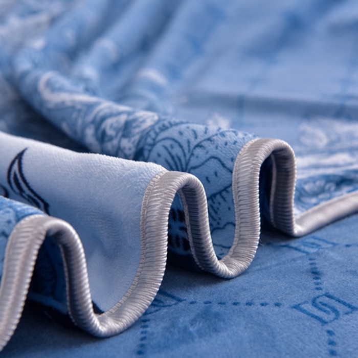 91家纺网 家纺一手货源 找家纺 晚静家纺 2024新款8.5斤牛奶绒金貂法莱绒床裙款保暖绒四件套 深蓝花朵