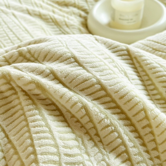 91家纺网 家纺一手货源 找家纺 2024新款A类双色立体浮雕牛奶绒加厚四件套 莱茵河畔-卡其