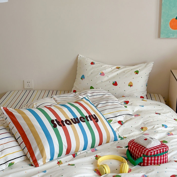 91家纺网 家纺一手货源 找家纺 2024新款40支13372全棉数码大版趣味系列四件套 草莓派